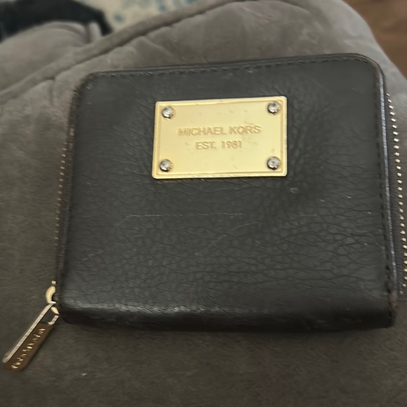 Michael Kors wallet - Picture 1 of 3